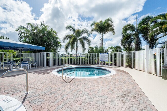 Building Photo - 562 SW New Castle Cove