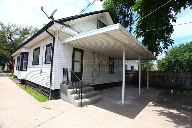 Building Photo - 706 S Pattie St