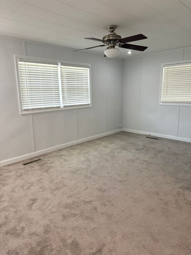 Building Photo - Charming Move-In Ready Home with Bonus Space & Spacious Yard!