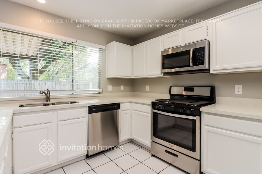 Building Photo - 9327 Bayou Bluff Dr