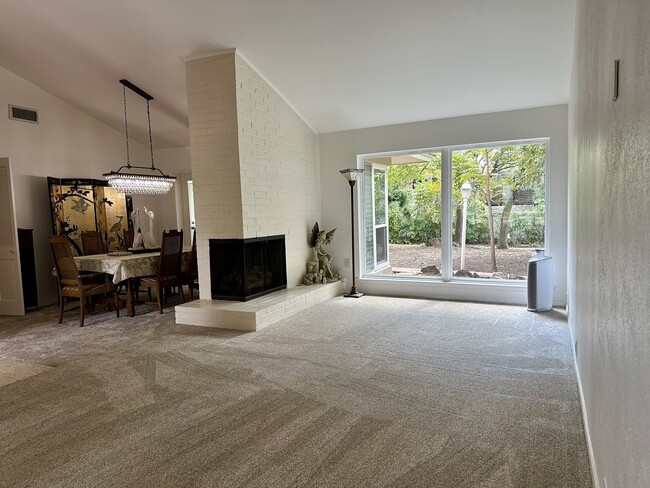 Building Photo - 1616 Aldridge Dr