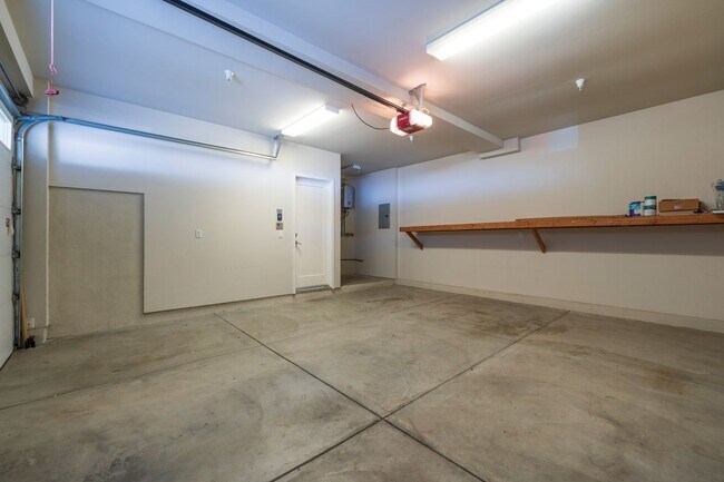 Building Photo - LUXURIOUS-CONTEMPORARY TOWNHOUSE W/ AMAZIN...
