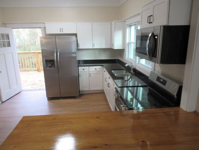 Building Photo - 609 N Aycock St