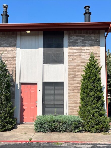 Building Photo - 401 NW 24th St