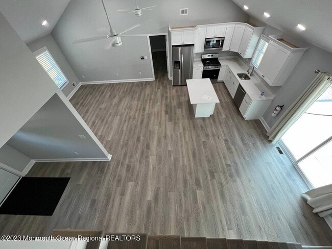 Building Photo - 18 Lasatta Ave