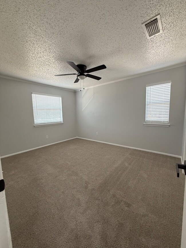 Building Photo - 5608 Cougar Dr