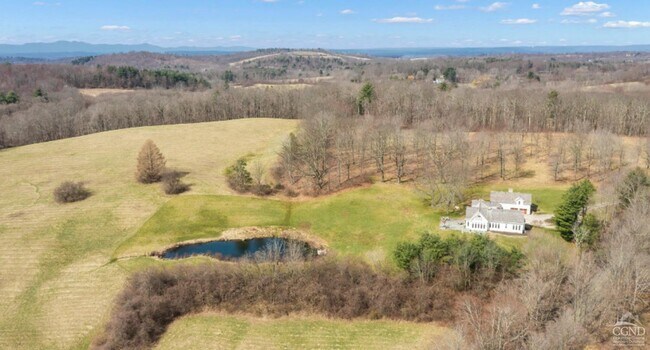 Building Photo - 852 Columbia St