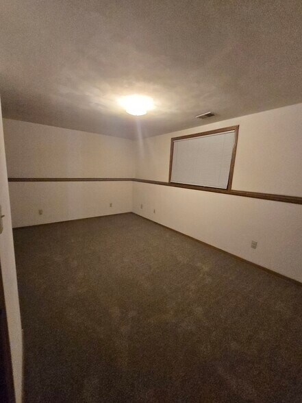 Building Photo - 2231 Cloudview Ct