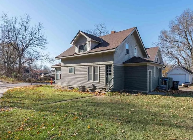 Building Photo - 610 E Vine St