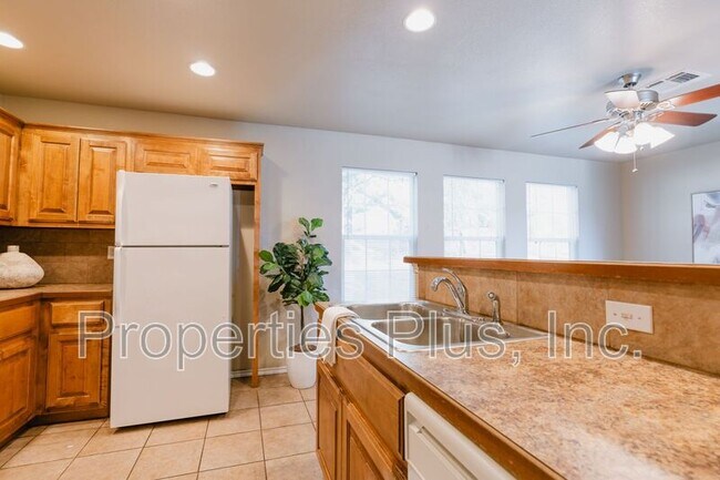 Building Photo - 977 Hamilton Falls