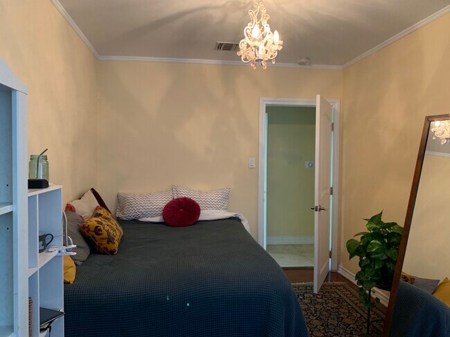 Building Photo - 509 26th St