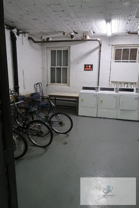 Building Photo - 1712 W Albion Ave