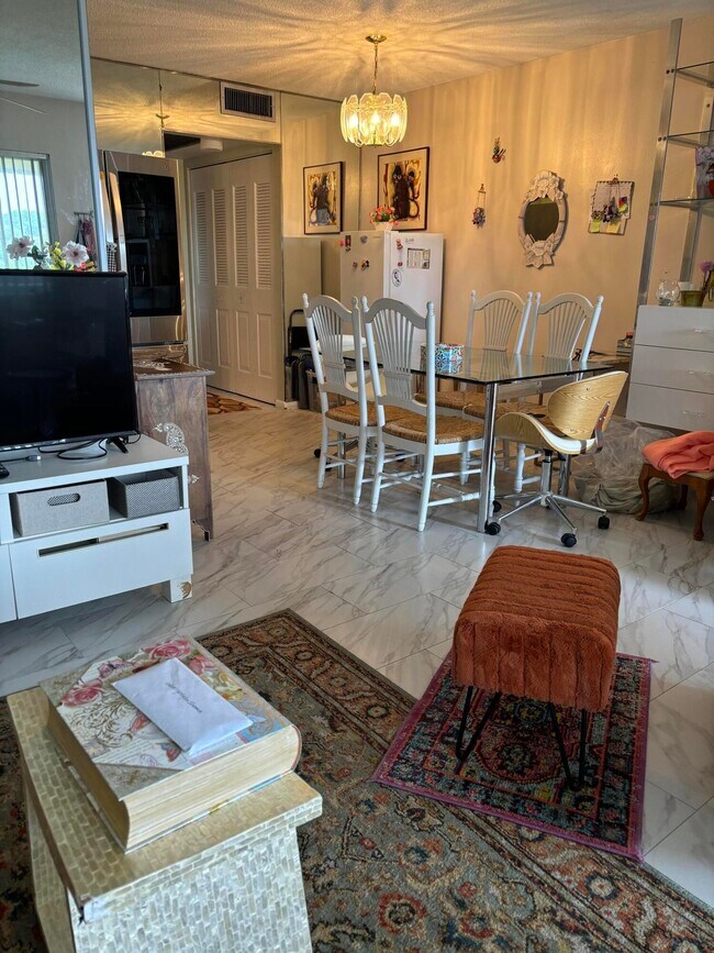 Building Photo - 326 Andover E