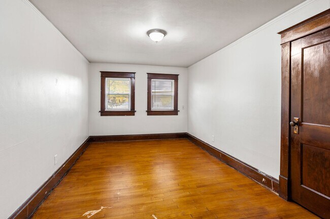Building Photo - 420 Appleton St