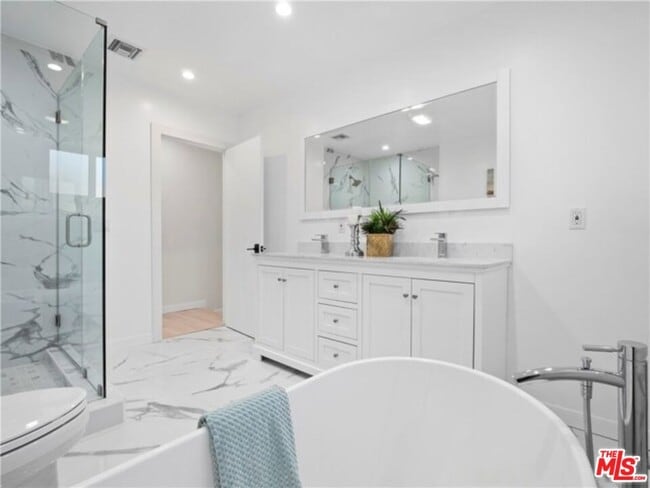 Building Photo - 17601 Rhoda St