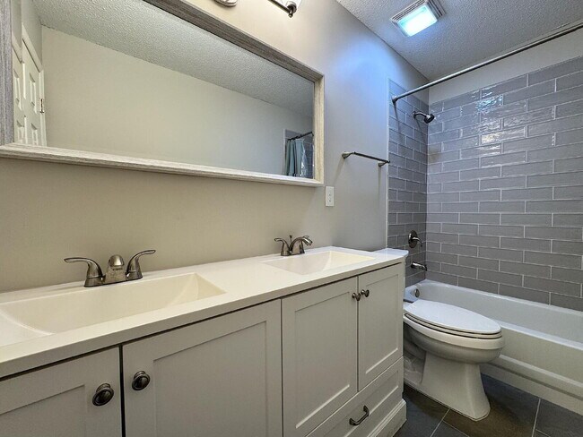 Building Photo - Gorgeous Ranch Style Home in Garner!
