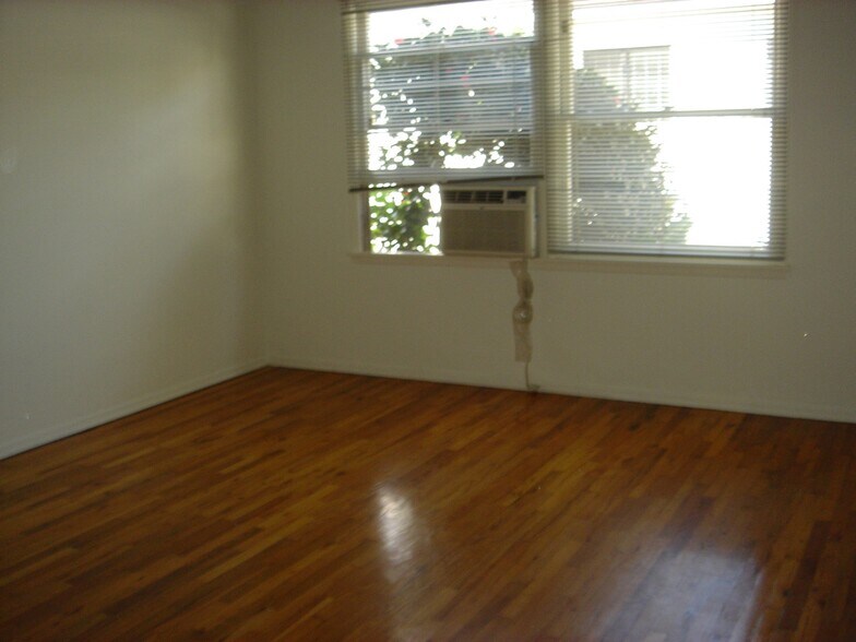 Building Photo - 1517 Pontius Ave