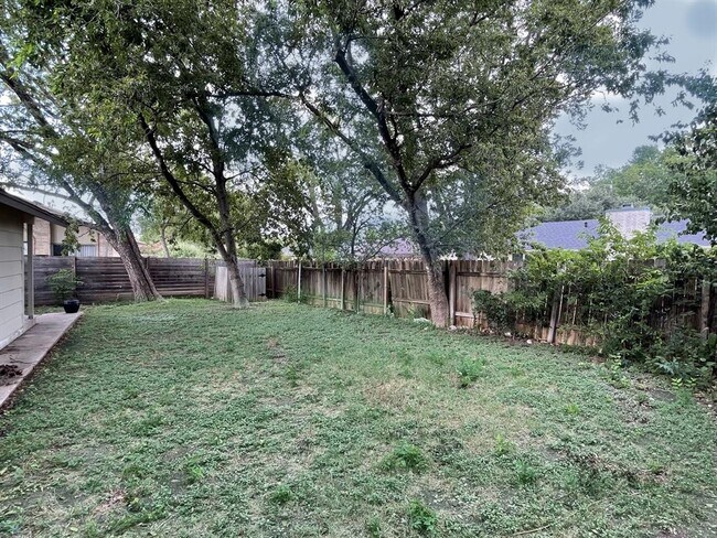 Building Photo - 10009 Quail Valley Blvd
