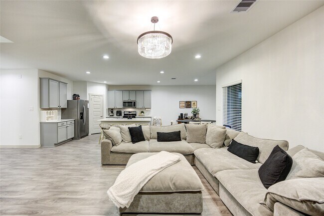 Building Photo - 6846 Dell Vista Drive