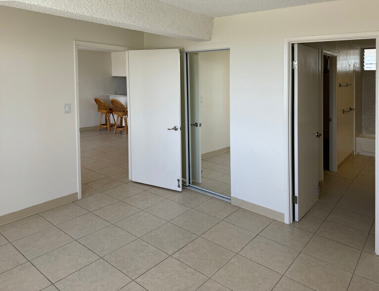 Master Bedroom B - 2439 Kapiolani Blvd
