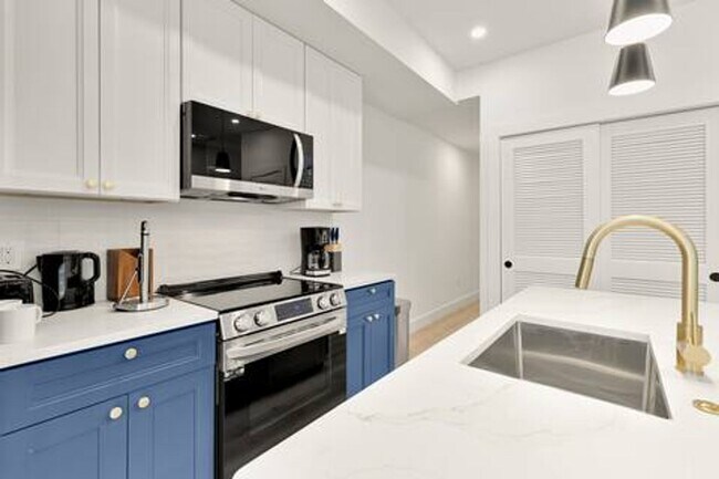 Building Photo - 1630 K St NE