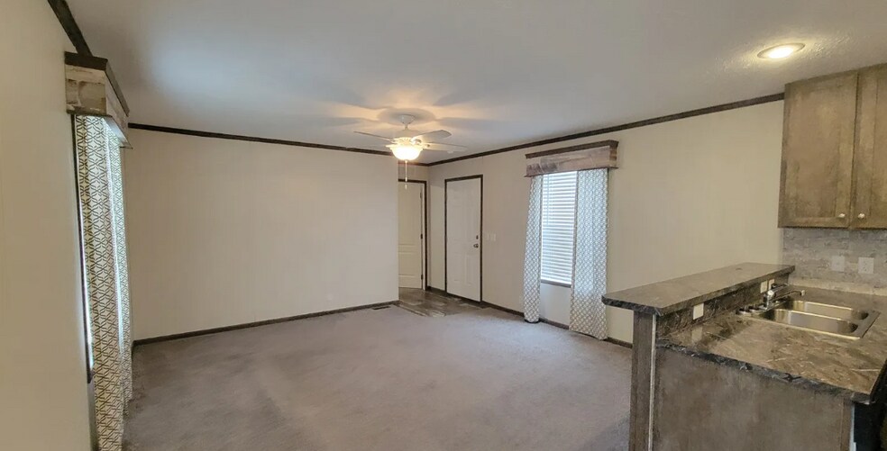 Building Photo - 204 Birch Ln