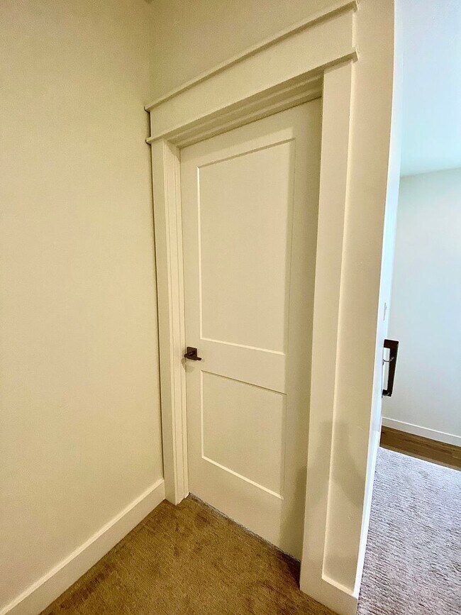 Building Photo - Beautiful Custom 6 Bedroom (2 Primary Bedrooms!) +Office located in NW Meridian