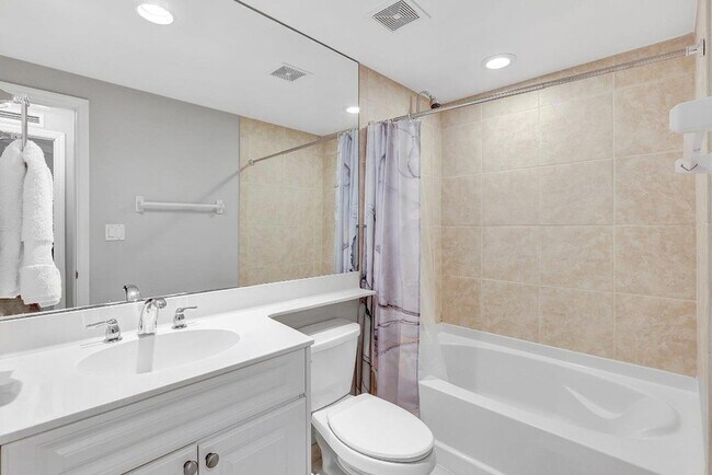 Building Photo - 975 NW Flagler Ave