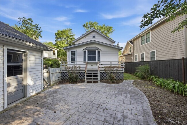 Building Photo - 259 California Dr