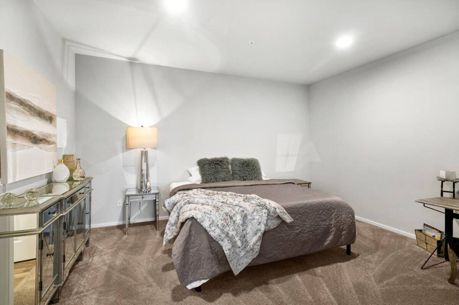 Building Photo - 624 E 32nd St