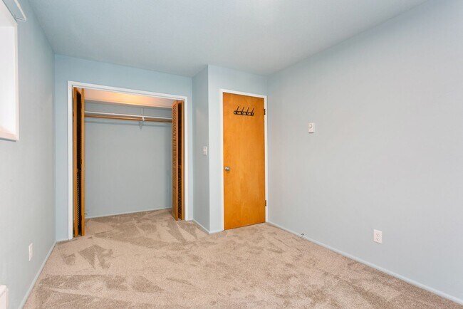 Building Photo - AVAILABLE FOR RENT – Beautiful 4BD / 3BA Home in Tacoma!
