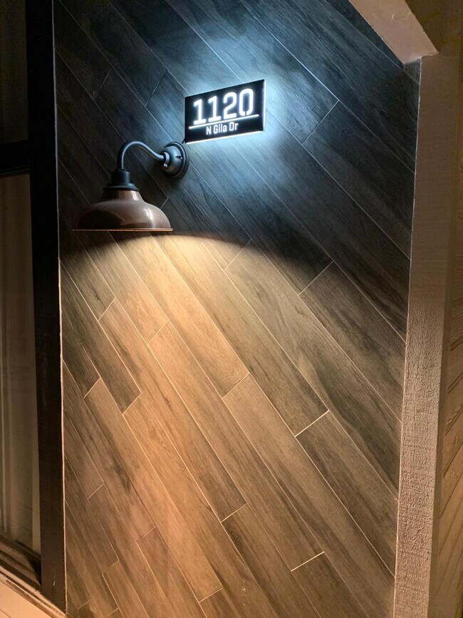 Building Photo - 1120 N Gila Dr