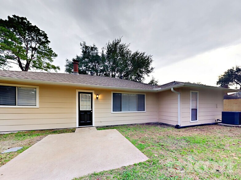 Building Photo - 19638 Southaven Dr