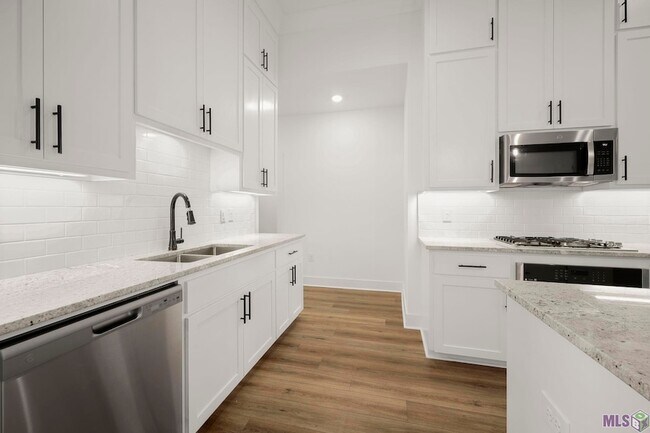 Building Photo - 39262 Bridge Path Ln