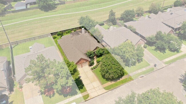 Building Photo - 9026 Robinhoods Well Dr