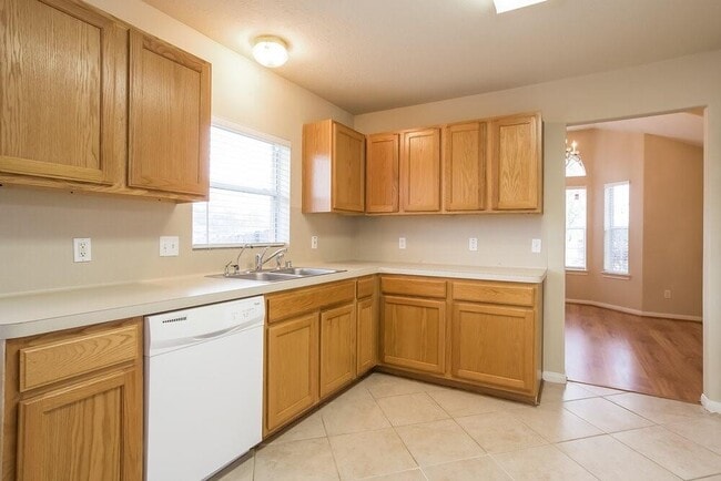 Building Photo - 10935 Sharon Cir