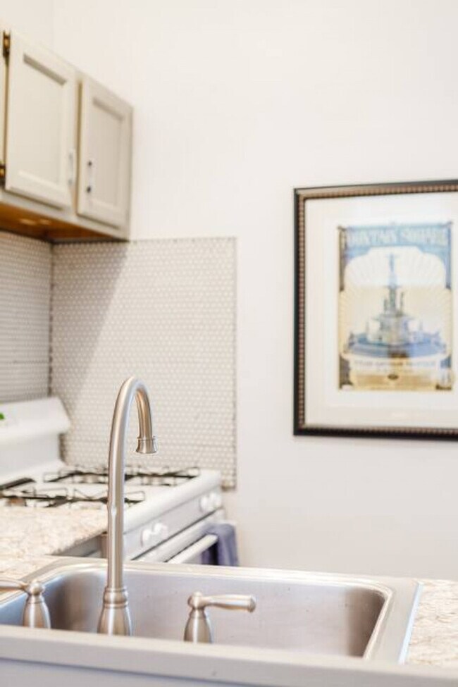 Building Photo - 1614 Mansfield St