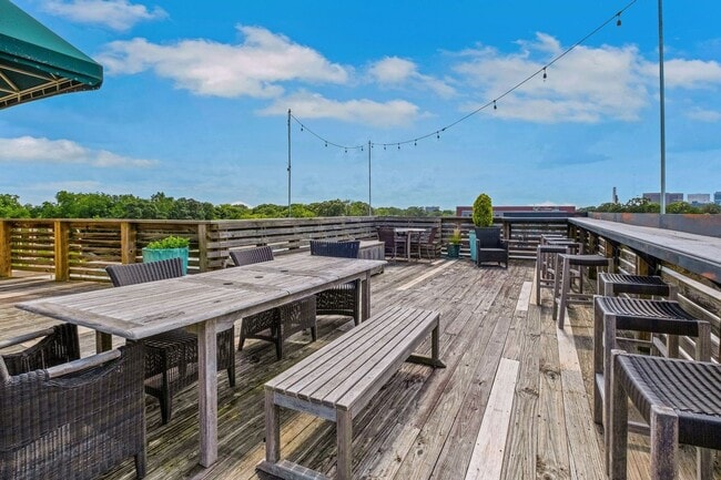 Building Photo - Charming 1BR Condo in Atlanta