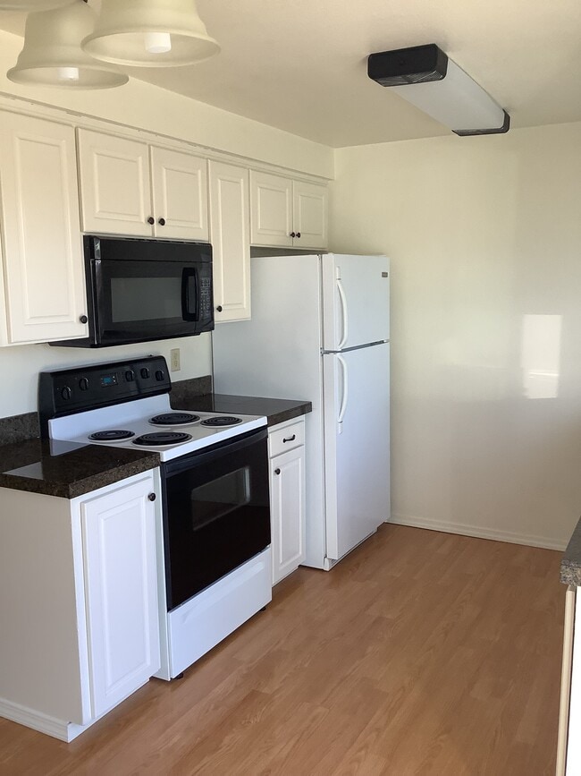 Building Photo - 214 S French Ave