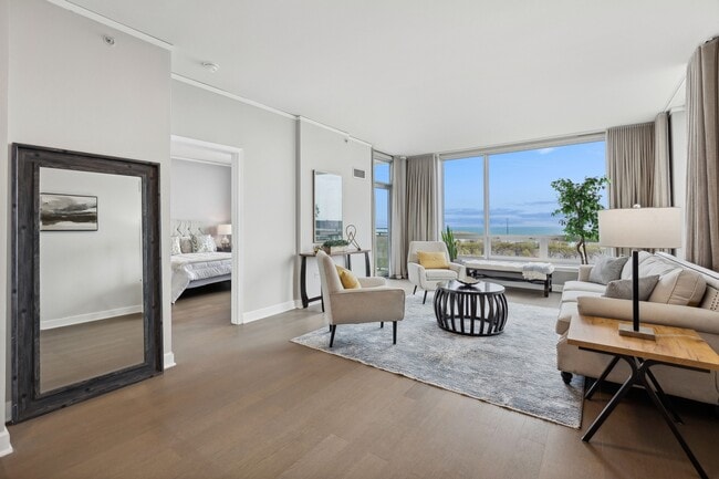 Building Photo - 1901 S Calumet Ave