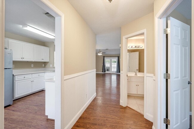 Building Photo - 153 Photinia Dr