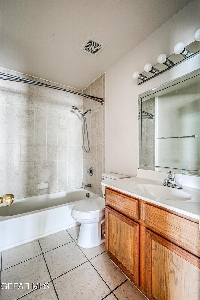 Building Photo - 4733 R L Shoemaker Dr