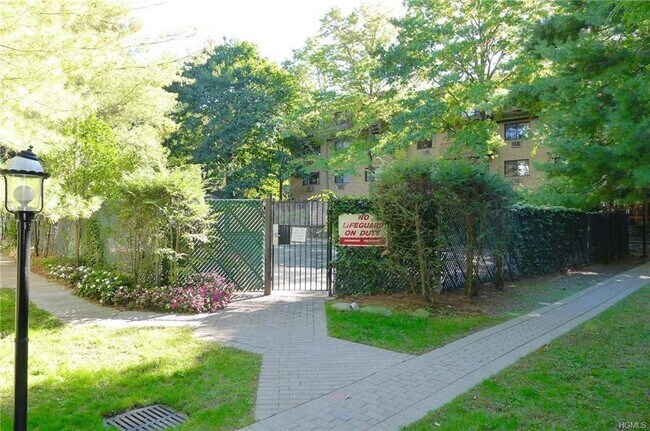 Building Photo - 508 Central Park Ave