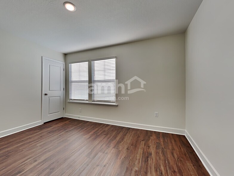 Building Photo - 1034 Tan Tara Trl