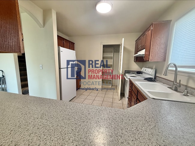 Building Photo - 4734-4736 Heidi Ct