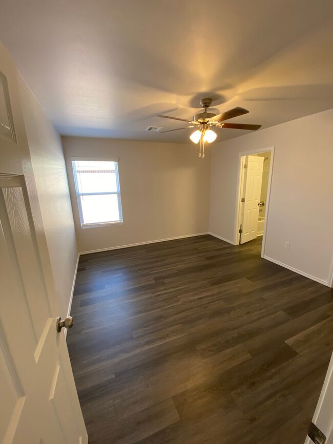 Building Photo - *Pre-leasing* Three Bedroom | Two Bath Hom...