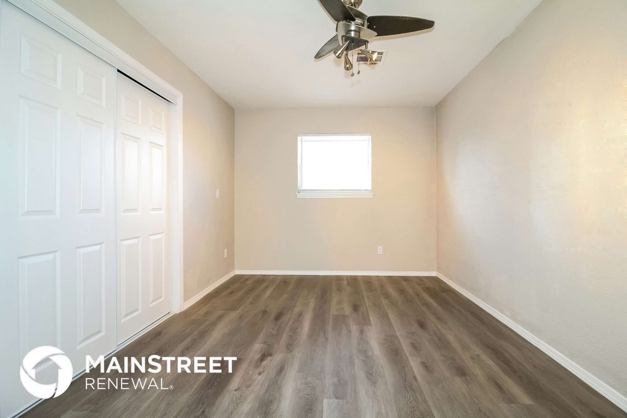 Building Photo - 10905 N Brauer Ave