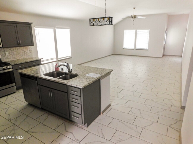 Building Photo - 13849 Sky Harbor Ave