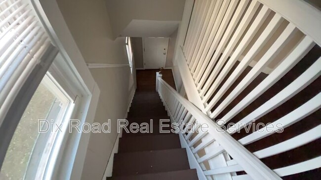 Building Photo - 879 Rockdale Ave