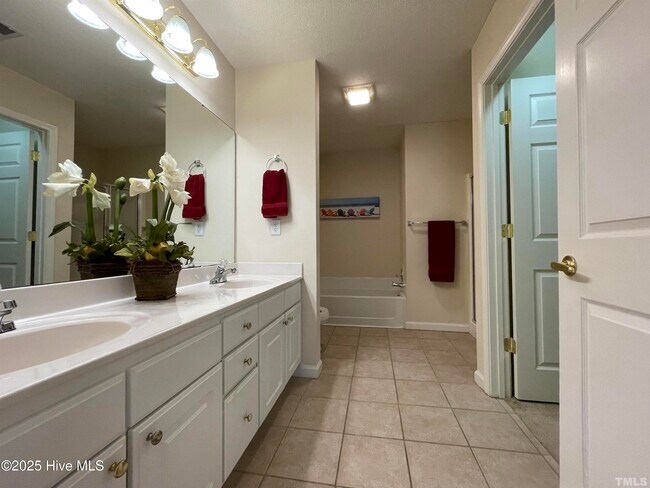 Building Photo - 11301 Clubhaven Pl